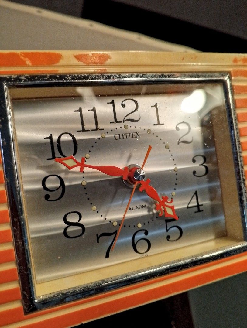 Vintage Citizen Handwind Alarm Table Clock (Category: Clocks) located in Binangonan. Submitted by stufflikedat (Listing ID 1374212149, Image 2). Description: Vintage Citizen Japan handwind or de susi (no battery needed) alarm table clock in excellent working condition, with paint chippings, discoloration and plastic chipping on the footing but still very presentable for 1.2k + shipping.