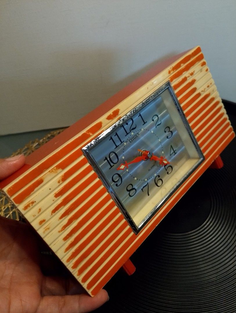 Vintage Citizen Handwind Alarm Table Clock (Category: Clocks) located in Binangonan. Submitted by stufflikedat (Listing ID 1374212149, Image 3). Description: Vintage Citizen Japan handwind or de susi (no battery needed) alarm table clock in excellent working condition, with paint chippings, discoloration and plastic chipping on the footing but still very presentable for 1.2k + shipping.
