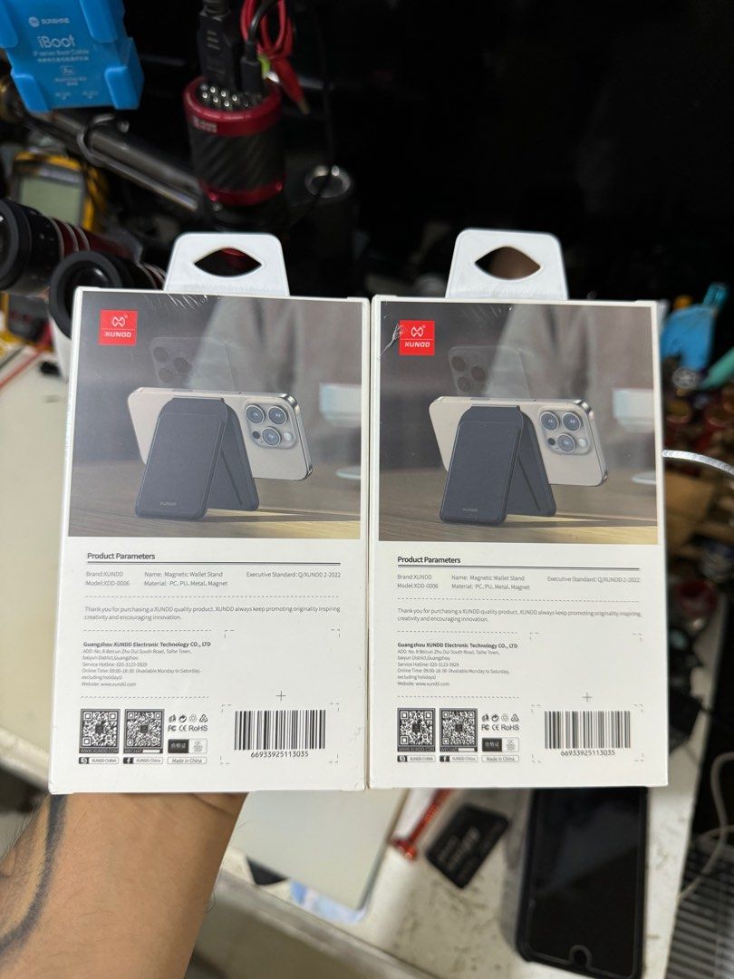XUNDD XDD-0006 Magnetic Wallet Stand (Category: Mounts & Holders) located in Makati City. Submitted by jc.cuerdo (Listing ID 1374302011, Image 2). Description: XUNDD XDD-0006 Magnetic Wallet Stand Colour：Black Specification： ①Selected high quality leather material ②Reinforced magnetic design ③Can be used as a stand ④Convenient extraction.