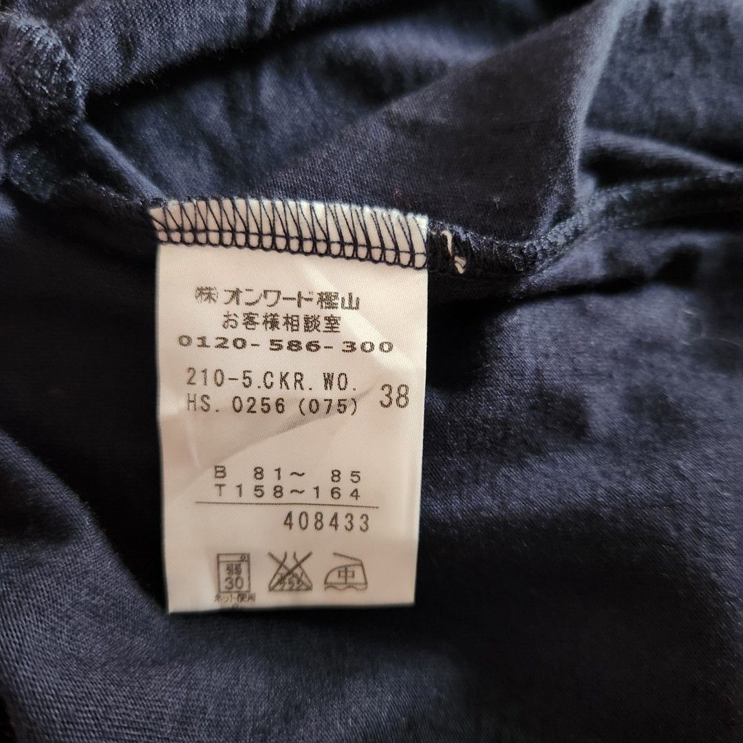 Y2K Vintage Sleeveless Top (Category: Sleeveless) located in Singapore. Submitted by wonderofturquoise (Listing ID 1374230097, Image 3). Description: as good as new.