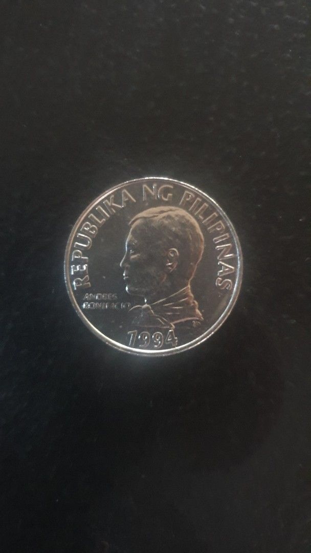 1994 Philippine Coin 2 Peso (Category: Currency) located in Quezon City. Submitted by jbart (Listing ID 1374360647, Image 2). Description: Selling 2 peso Philippine coin. Round. Issued 1994. Please see pics for condition. Price 2000. I am avaliable for meet ups within the Tandang Sora Mindanao Ave QC area. Shipping available buyer to shoulder shipping fee. Thank you.