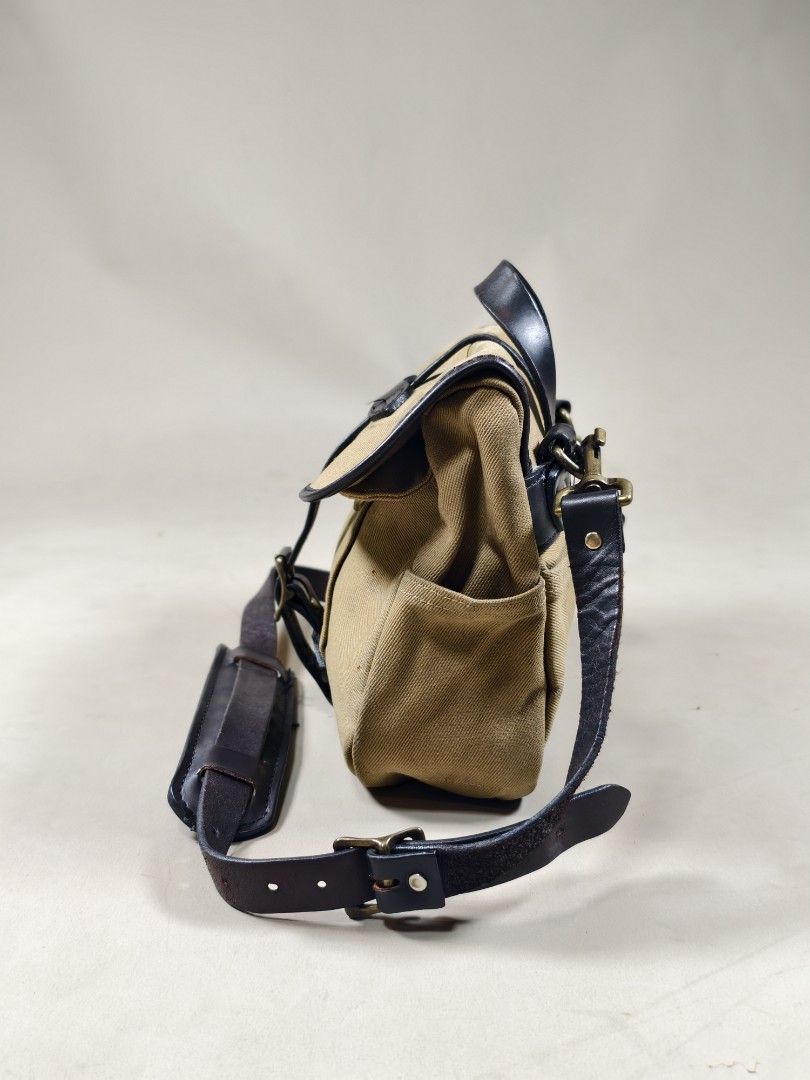 2013 Filson Small Field Bag – Tan (Category: Sling Bags) located in Roxas City. Submitted by fadesandpatinas (Listing ID 1374441345, Image 2). Description: 2013 Filson Small Field Bag – Tan A heritage field bag designed for compact, rugged utility, the 2013 Filson Small Field Bag in Tan is crafted from water-repellent, abrasion-resistant Rugged Twill and trimmed with Bridle Leather for enhanced durability and structure. Originally created for fie