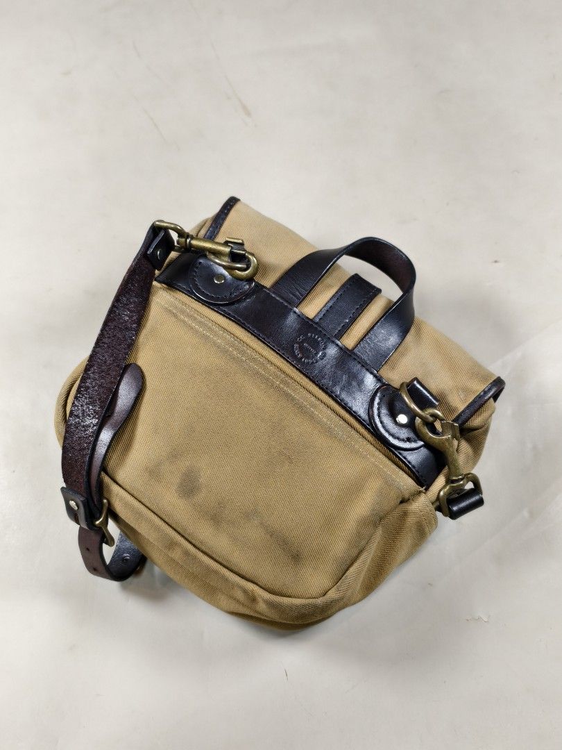 2013 Filson Small Field Bag – Tan (Category: Sling Bags) located in Roxas City. Submitted by fadesandpatinas (Listing ID 1374441345, Image 3). Description: 2013 Filson Small Field Bag – Tan A heritage field bag designed for compact, rugged utility, the 2013 Filson Small Field Bag in Tan is crafted from water-repellent, abrasion-resistant Rugged Twill and trimmed with Bridle Leather for enhanced durability and structure. Originally created for fie