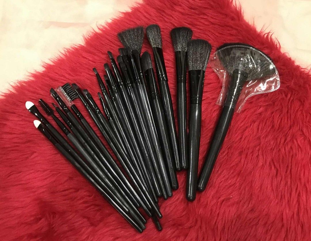 24pcs Make Up Brush Black with Bag (Category: Makeup) located in Quezon City. Submitted by floreskari78555 (Listing ID 1374373958, Image 3). Description: 24pcs Make up Brush with Bag (Black) 550php!!!! Professional brush set - The set contains 24 make-up brushes, including eye shadow brush, powder brush, lip brush, eyelash brush, eyeliner brush, eyebrow brush, concealer brush and many more. Perfect for applying a full day, evening and occasion ma