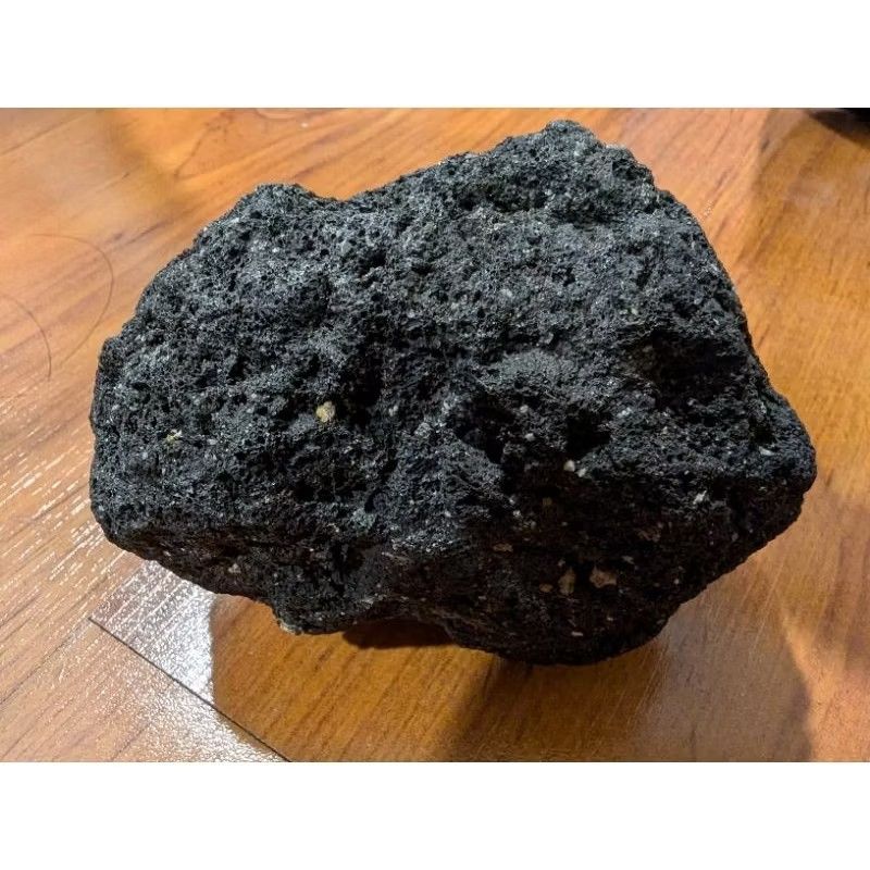 由 linwaynego96755 (刊登 ID 1374478094，圖片 1) 提交，位於 高雄市 (Kaohsiung) 的 水族用品 觀賞石 水族用石頭 造景石 (類別：寵物及其他)，說明：。