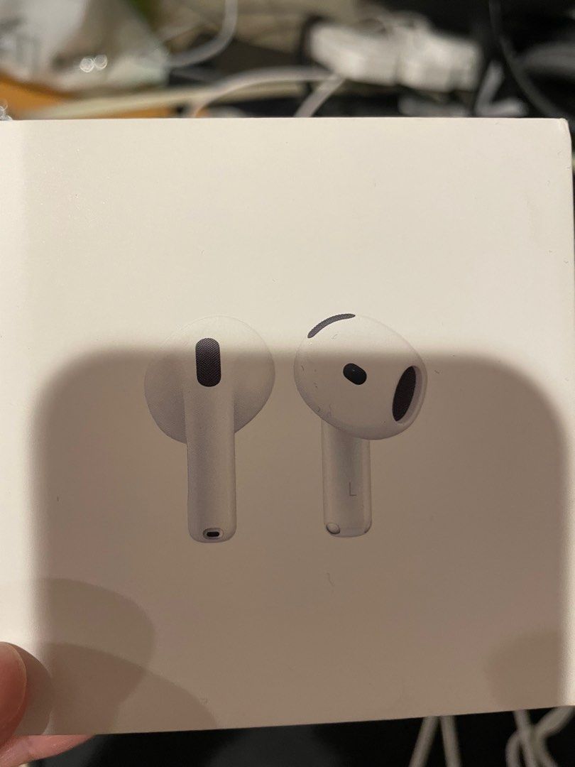 由 8b9knhkkms79923 (刊登 ID 1374375451，圖片 2) 提交，位於 台北市 (Taipei) 的 AirPods 四代 (類別：耳機)，說明：。