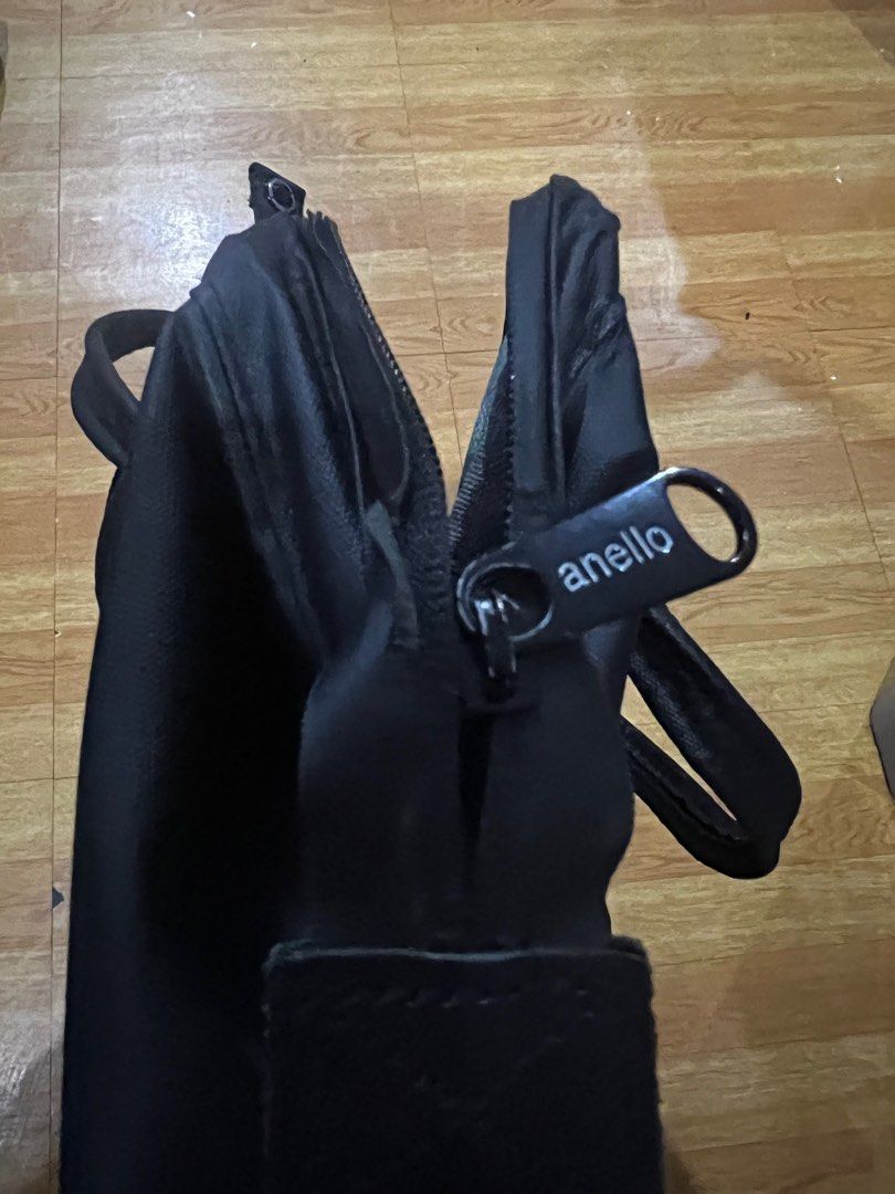 Original Anello Backpack in Black (Category: Backpacks) located in Paranaque City. Submitted by caseyune (Listing ID 1374502814, Image 3). Description: Authentic Signs of usage Yung isang zipper may problem but Pwede ipaayos or kayo na magayos .