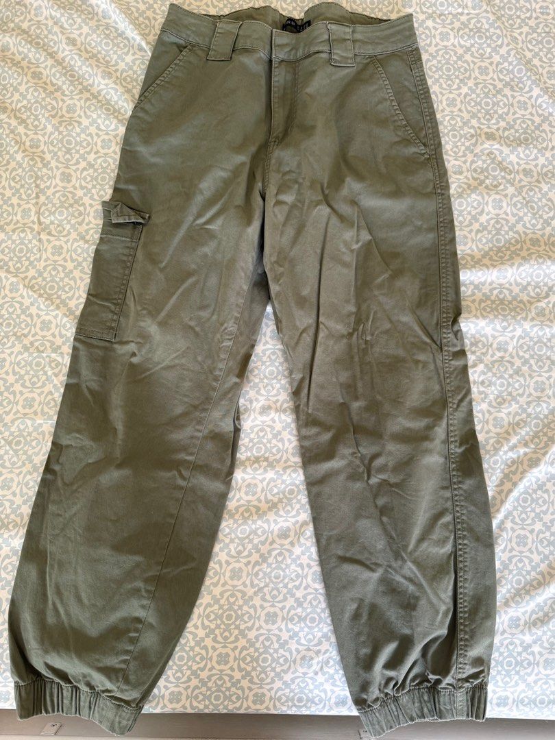 Army Green Cotton On Cargo Pants (Category: Jeans) located in Cebu City. Submitted by faydayparade (Listing ID 1374345726, Image 1). Description: .
