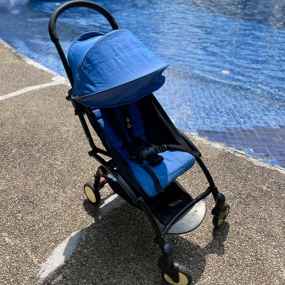 Authentic BabyZen Yoyo light weight Stroller in Blue (Category: Strollers) located in Singapore. Submitted by retne (Listing ID 1374342477, Image 1). Description: We have few YOYO strollers as we love them very much, the wheels are super smooth can controlled by one hand (other expensive strollers cannot compete), very light weight as well, selling the blue color as our eldest one does not require stroller anymore. Mostly used to send kid to scho