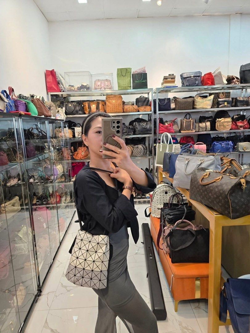 Authentic BaoBao Bucket bag (Category: Luxury Bags & Wallets) located in Quezon City. Submitted by jhaediah (Listing ID 1374327205, Image 2). Description: - Authentic 💯 - Baobao Bucket Bag - Small size - Looks new 😍 gandara in actual 😍 .