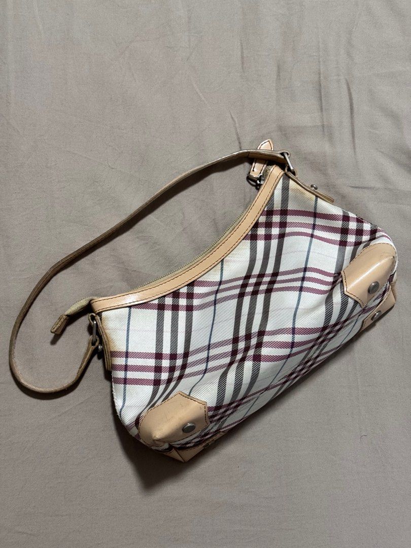 Authentic Burberry Pochette Baguette (Category: Luxury Bags & Wallets) located in Cainta. Submitted by jhobreggy (Listing ID 1374408793, Image 2). Description: Bought from an online second hand bags store Please see pictures for details and flaws.