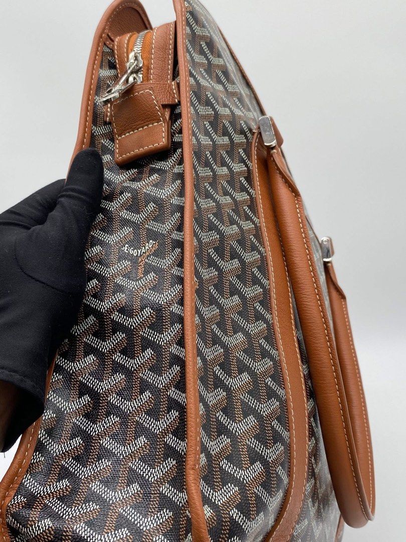 Authentic Goyard Laptop Bag (Category: Luxury Bags & Wallets) located in Quezon City. Submitted by jhaediah (Listing ID 1374406853, Image 3). Description: Goyard Laptop Bag ✨ Authentic | Rank A Condition. No Inclusion.
