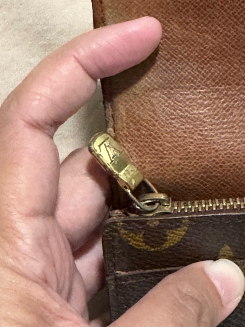 Authentic Louis Vuitton Wallet (Category: Luxury Bags & Wallets) located in Cainta. Submitted by jhobreggy (Listing ID 1374412478, Image 3). Description: Bought from an IG seller Please see pictures for flaws and details.