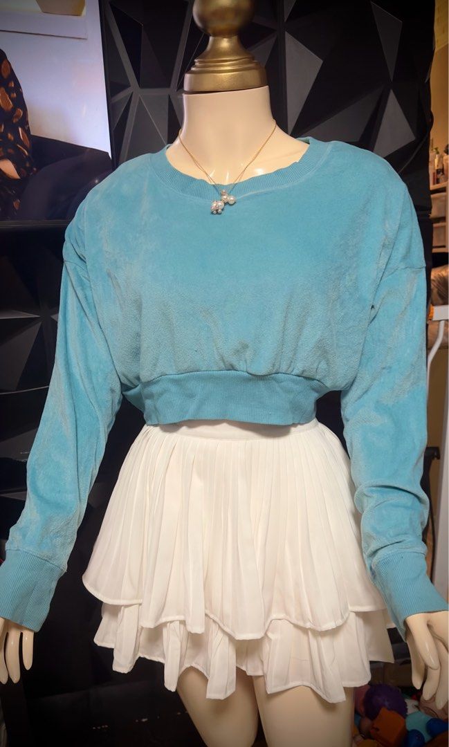 Baby Blue Cotton-Soft Pullover Sleepwear (Category: Longsleeves) located in San Juan City. Submitted by petitboop (Listing ID 1366648151, Image 2). Description: Bust: up to 43” Length: 15.5” Sleeves: 27” Fits Small to Medium frames No when worn. Lowballers will be ignored. Loc: San Juan MM MOP: GCash/Maya (PAYO) MOD: Lalamove, Grab (buyer will handle the booking.) If you opt for J&T or LBC, kindly give me at least 1-2 days allowance to ship out y