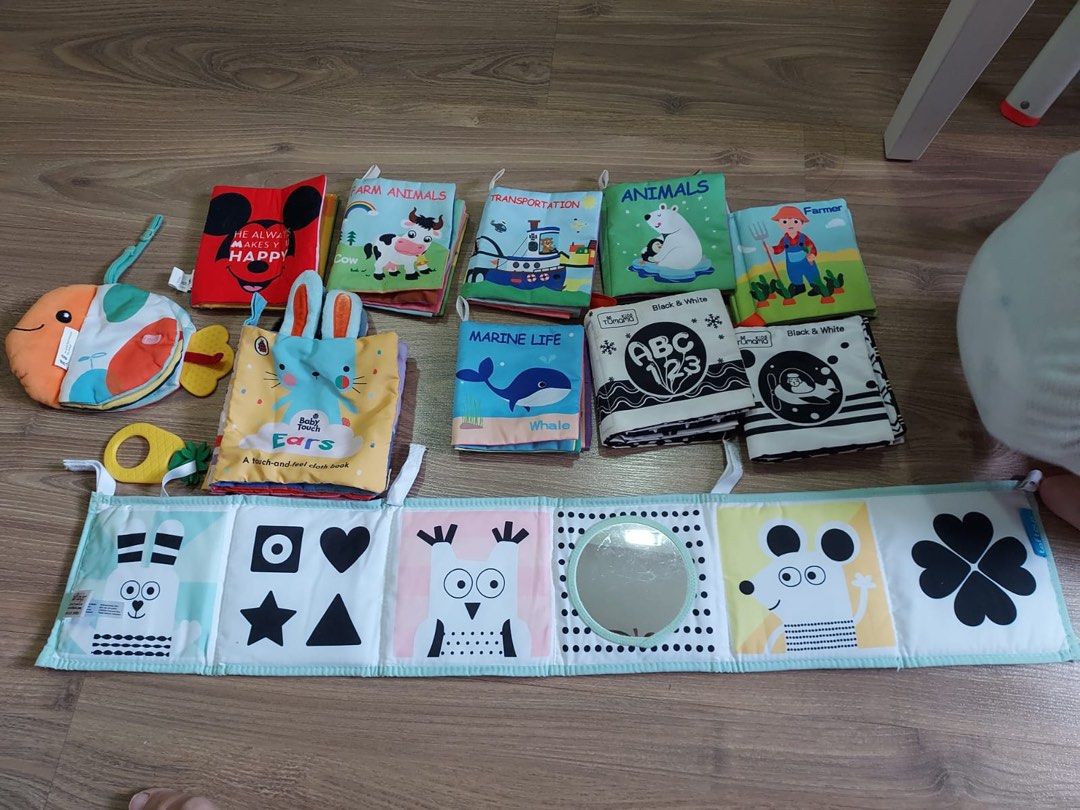 Baby books (Category: Infant Playtime) located in Singapore. Submitted by dawndawnnn (Listing ID 1374391727, Image 1). Description: .