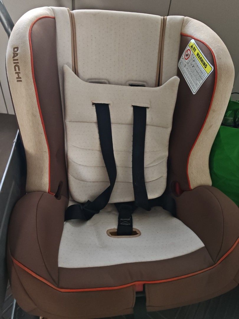 Baby Car Seat (Category: Car Seats) located in Singapore. Submitted by browniejelly (Listing ID 1374421289, Image 1). Description: Well used, condition as shown in the photo. Kids outgrown and selling it.