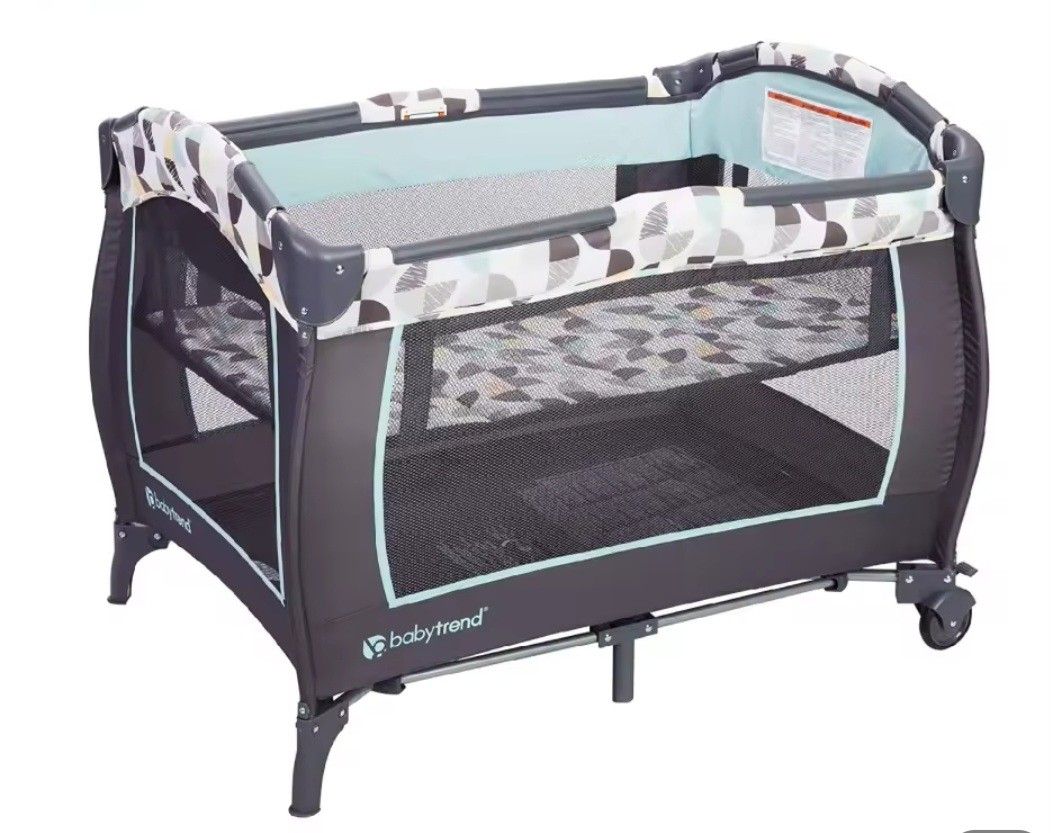 Baby crib (Category: Cots & Cribs) located in Singapore. Submitted by christ.n (Listing ID 1374485107, Image 3). Description: used a few times only as second bed to put baby inside to ease helper monitoring kids while working.