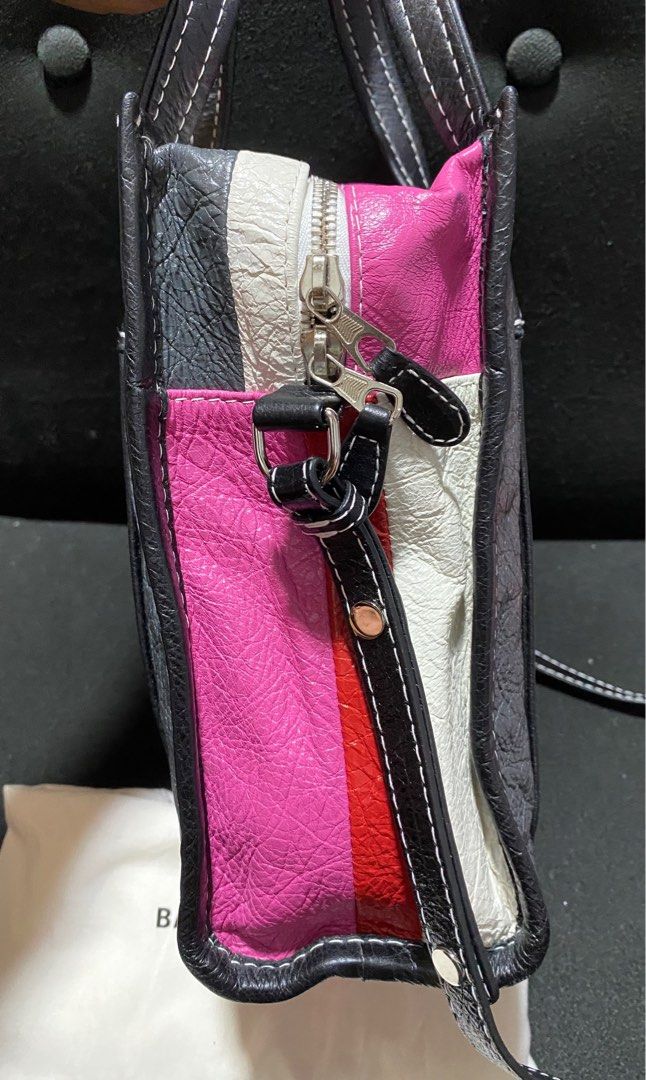 Balenciaga lambakim bazar mini bag (Category: Luxury Bags & Wallets) located in Baguio. Submitted by fullroom.dgs (Listing ID 1374510647, Image 3). Description: Balenciaga lambskin bazar mini bag excellent condition authentic please check photos.