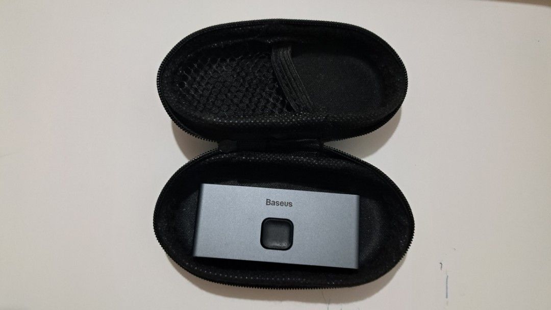 Baseus HDMI splitter (Category: Cables & Adaptors) located in Manila. Submitted by noobsaibot84901 (Listing ID 1374385200, Image 1). Description: 1 X Input 2X Output with case and additional HDMI bridge short extender cable.