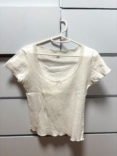 Brandy Melville, 女裝, 上衣, T-shirt - Carousell