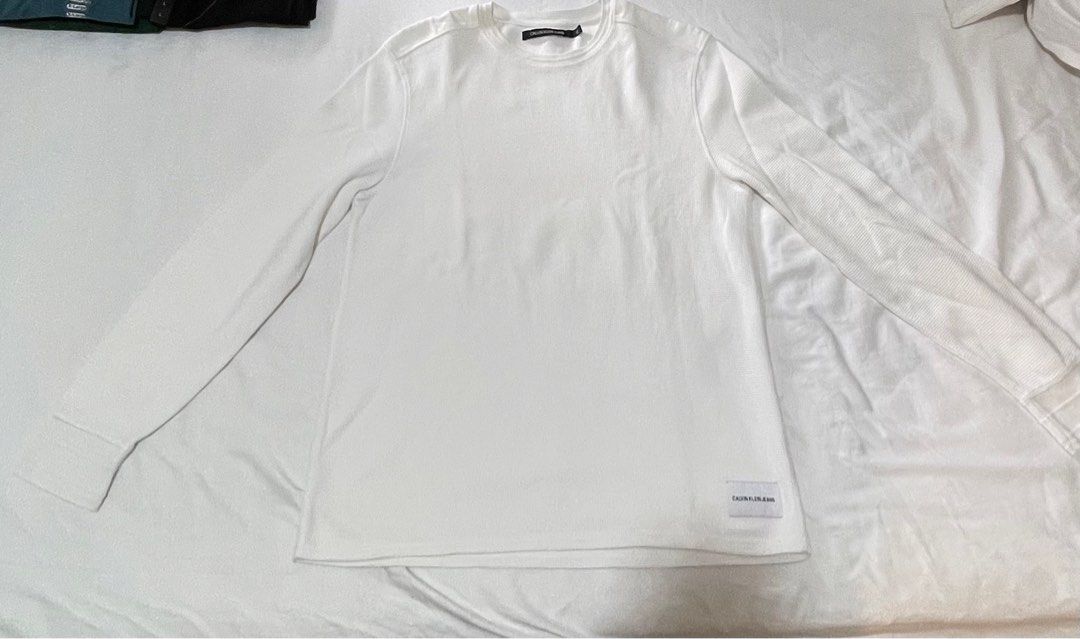Calvin Klein Men’s Pullover (Category: Tshirts & Polo Shirts ) located in Cavite. Submitted by natdnss (Listing ID 1374368147, Image 1). Description: Original Calvin Klein Men’s Pullover May stain sa neck Price is negotiable .