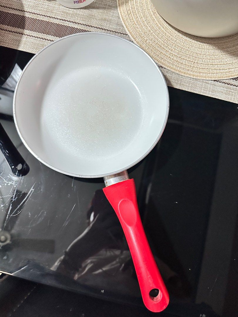 4pcs Ceramic Pan for 1200php (Category: Cookware & Accessories) located in Quezon City. Submitted by uniqloizfashion (Listing ID 1374353232, Image 3). Description: SALEEE!!! Buy all 3pcs of ceramic pan for 1200!! .
