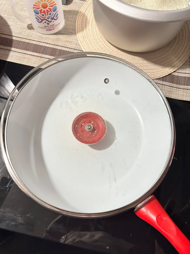 4pcs Ceramic Pan for 1200php (Category: Cookware & Accessories) located in Quezon City. Submitted by uniqloizfashion (Listing ID 1374353232, Image 2). Description: SALEEE!!! Buy all 3pcs of ceramic pan for 1200!! .