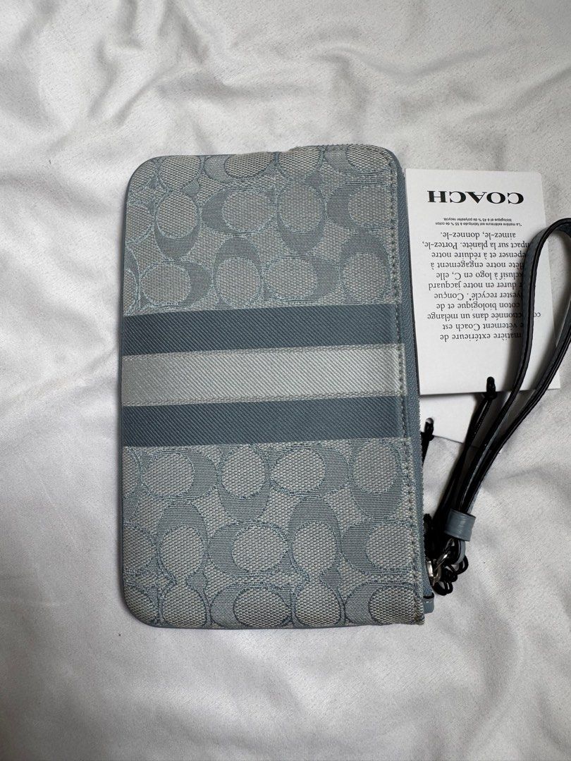 Coach Wristlet (Category: Luxury Bags & Wallets) located in Quezon City. Submitted by TaynsD (Listing ID 1374358847, Image 3). Description: This is brand new. I have not use it even once. I just need to declutter..