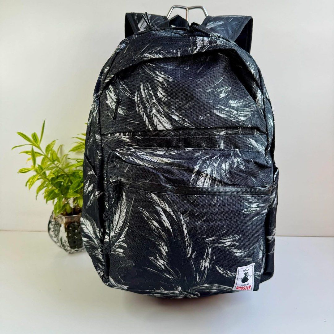 Converse Black Backpack (Category: Backpacks) located in Manila. Submitted by luminosabags.ph (Listing ID 1374373492, Image 1). Description: 📐16” L x 20” H x 6” W.