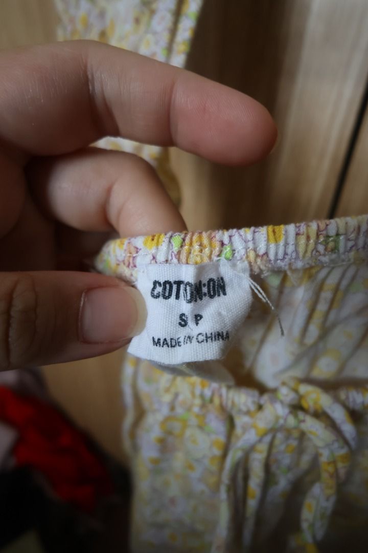 Cotton On Floral Dress (Category: Dresses) located in Makati City. Submitted by milavanillaaa (Listing ID 1374440106, Image 2). Description: Size: S Flaw in last photo, small rip in side zipper (not noticeable) Buy 3 or more clothing from my list and get 10% of total price..