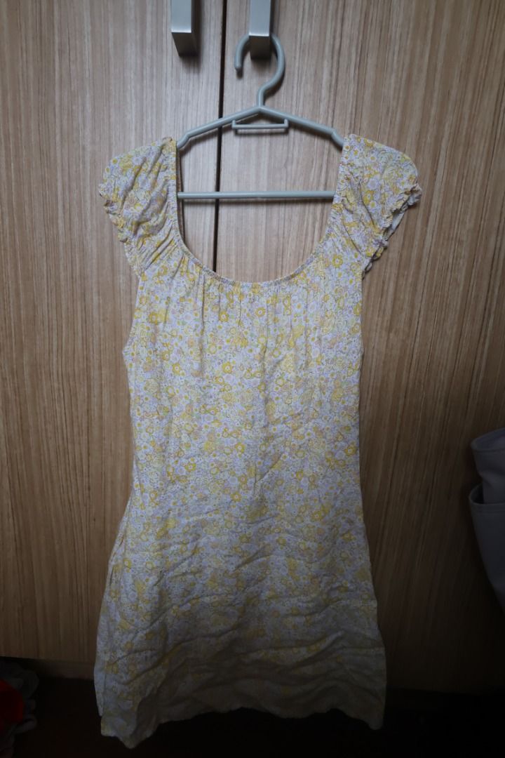 Cotton On Floral Dress (Category: Dresses) located in Makati City. Submitted by milavanillaaa (Listing ID 1374440106, Image 3). Description: Size: S Flaw in last photo, small rip in side zipper (not noticeable) Buy 3 or more clothing from my list and get 10% of total price..