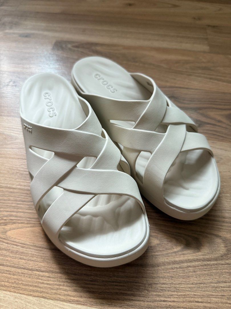Crocs weave sandals US8 sandstone (Category: Flats & Sandals) located in Manila. Submitted by chabachaba (Listing ID 1374512919, Image 1). Description: Used only once 100% authentic sandstone color US 8.