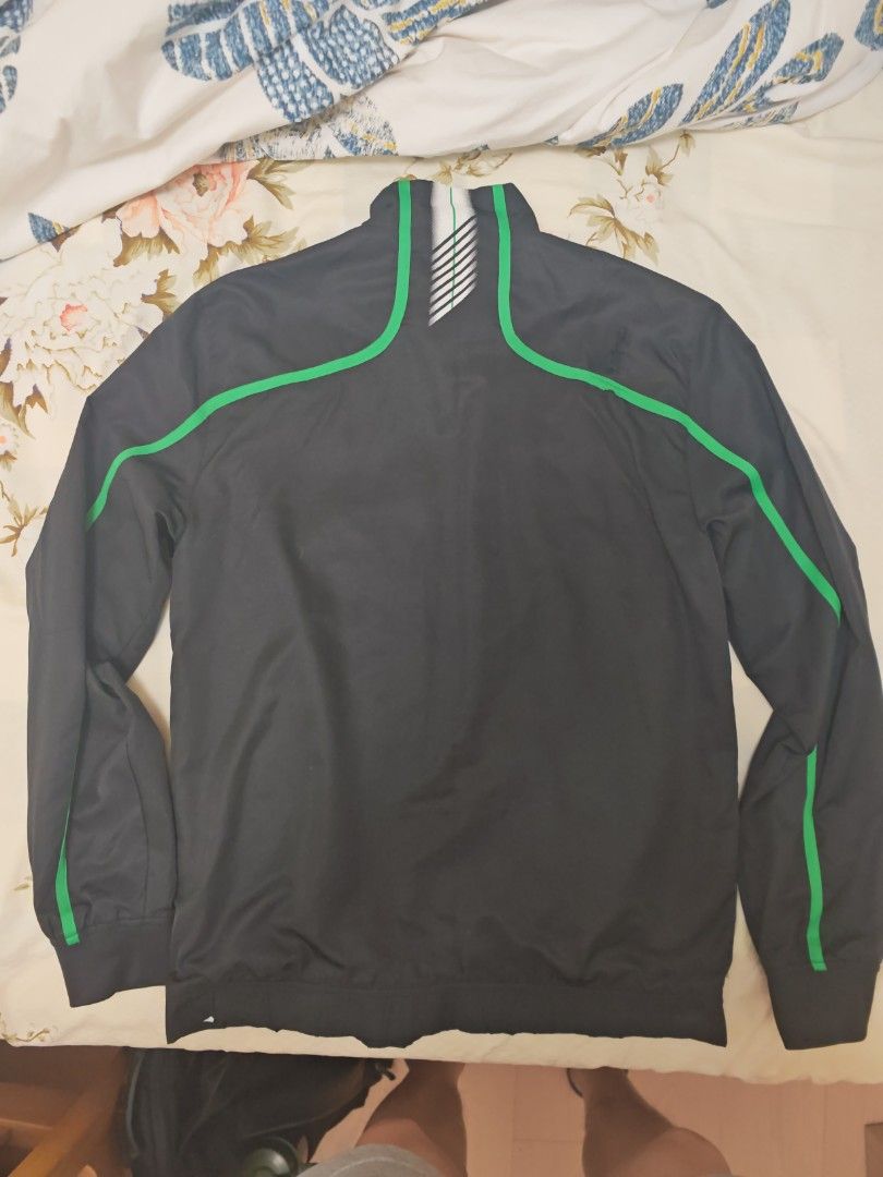 EA7 jacket （分類：外套及戶外衣服）位於 Hong Kong。 由 andrewchan89 提交（商品編號 1374441306，圖片 4）。簡介： empiro armini 7 jacket。