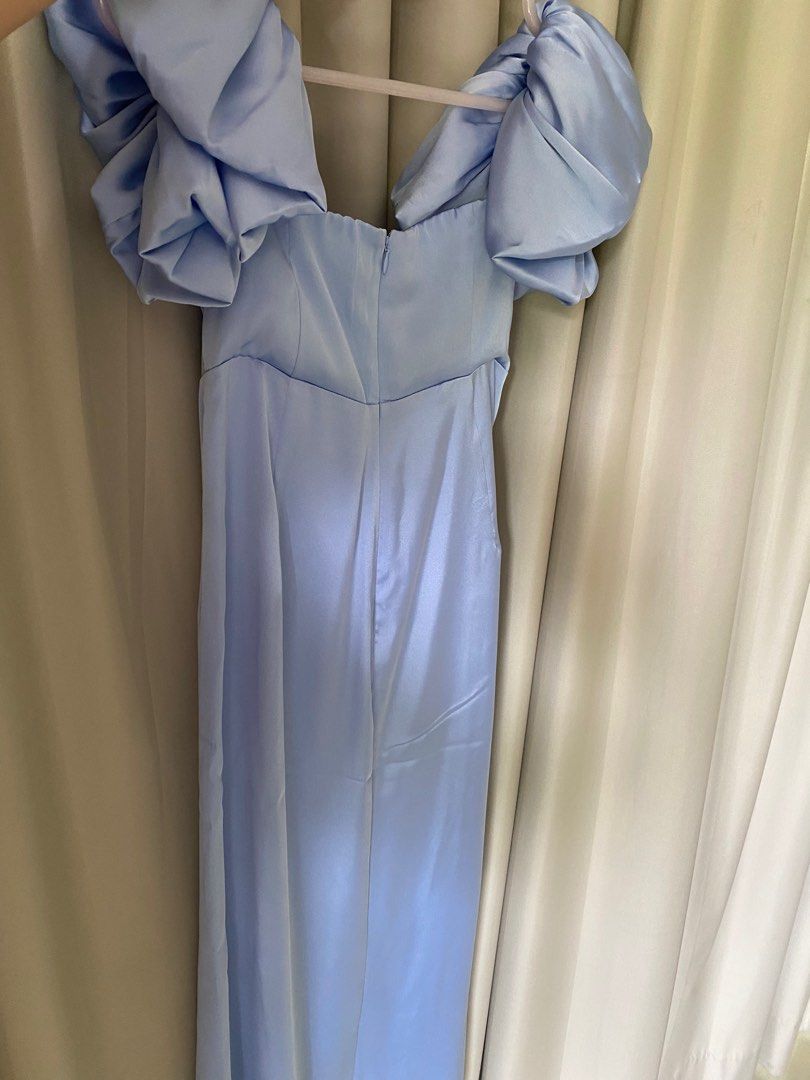 Express Blue Silk Puffed-Sleeve Ball Gown (Category: Evening dresses & gowns) located in Makati City. Submitted by frnloved (Listing ID 1374364656, Image 2). Description: - brand new with tag - can be worn as an off shoulder, super flattering - fits Small to Semi M (USA sizing 4) - negotiable for serious buyers!.