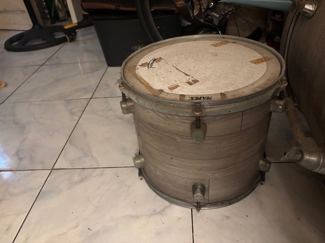 Fernando Drums (Category: Musical Instruments) located in Makati City. Submitted by joshfrig (Listing ID 1374391668, Image 2). Description: Selling my old Fernando drum kit 3pcs Will include 3rd toms upon request Issue: batter head tear and putol ang arm stand. Add 2k sa snare and fernando straight stand. Snare condition: resonance head may punit. Pere Remo ang batter head. Pm me if interested. Thank you.