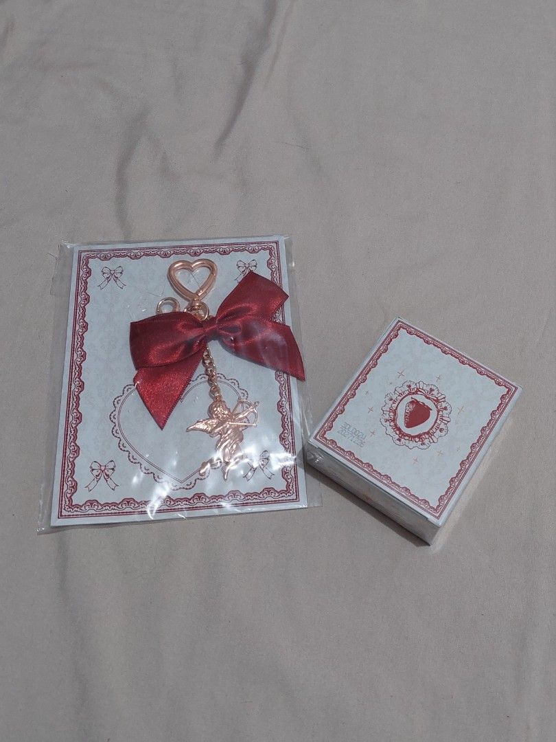 flower knows strawberry cupid cream gardenia solid perfume (Category: Fragrance & Deodorants) located in Quezon City. Submitted by _redbeanbun (Listing ID 1374463402, Image 2). Description: Top Notes: Lemon, Pear, Black Currant Heart Notes: Gardenia, Jasmine, Frangipani Base Notes: Patchouli, Sandalwood, Musk - opened, swatched once - keychain attachment included I accept payment through bank transfer or gcash, and will ship out via gogoxpress or