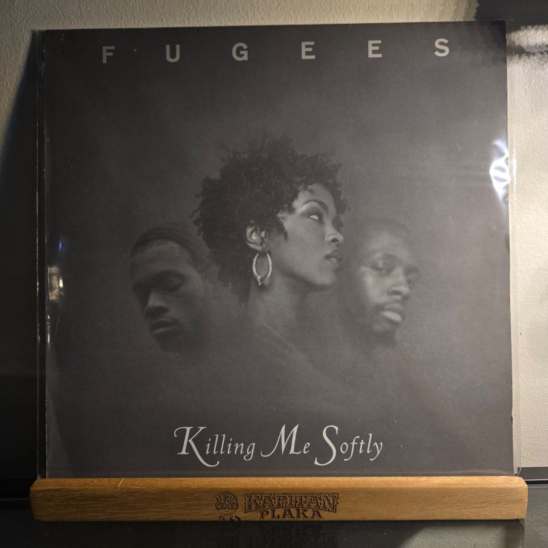 Fugees-Killing Me Softly (vinyl) (Category: Vinyls) located in Taguig. Submitted by Kapitan_Plaka (Listing ID 1374375928, Image 1). Description: Condition Cover: VG+ Media: Excellent.