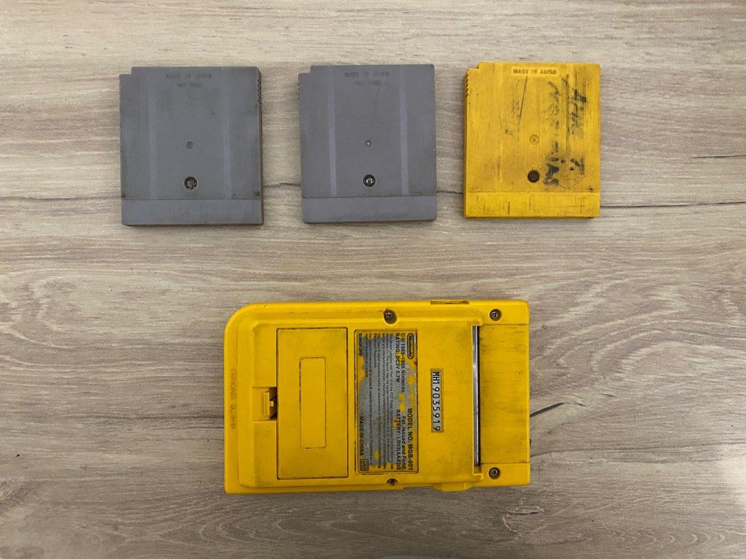 Game Boy Pocket Defective (Category: Nintendo) located in Kawit. Submitted by ck.ph (Listing ID 1374438063, Image 2). Description: Game Boy Pocket Defective with Games -it doesn’t power on -screen (see photo) Untested Games included Super Mario Donkey Kong Roger Rabbit Price: P999 Location: Cavite .
