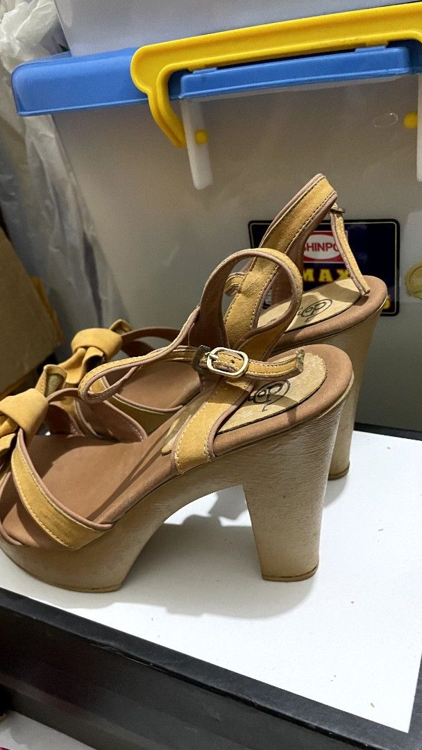 Heels by giovanni, Fesyen Wanita, Sepatu di Carousell