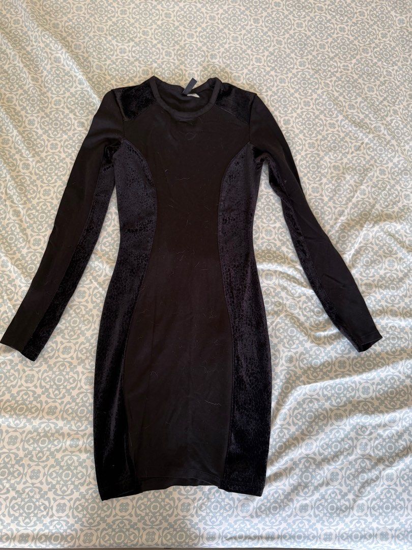 H&M Black Bodycon Dress (Category: Evening dresses & gowns) located in Cebu City. Submitted by faydayparade (Listing ID 1374346263, Image 1). Description: Worn once lang. Very perfect for date nights! .