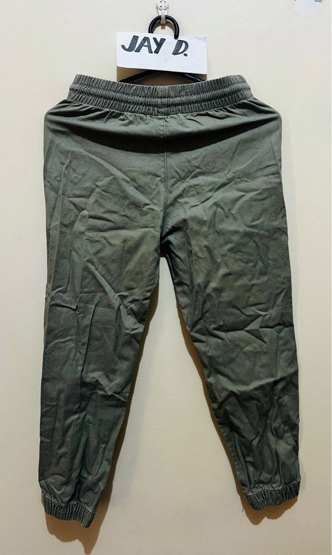 H&M Jogger Pants cypress green (Category: Babies & Kids Fashion) located in Quezon City. Submitted by deviljin17 (Listing ID 1374431257, Image 2). Description: H&M Jogger Pull-On Regular Fit Pants cypress green Size 7 US / 7-8Y UK 24-29 x 30 x 4.