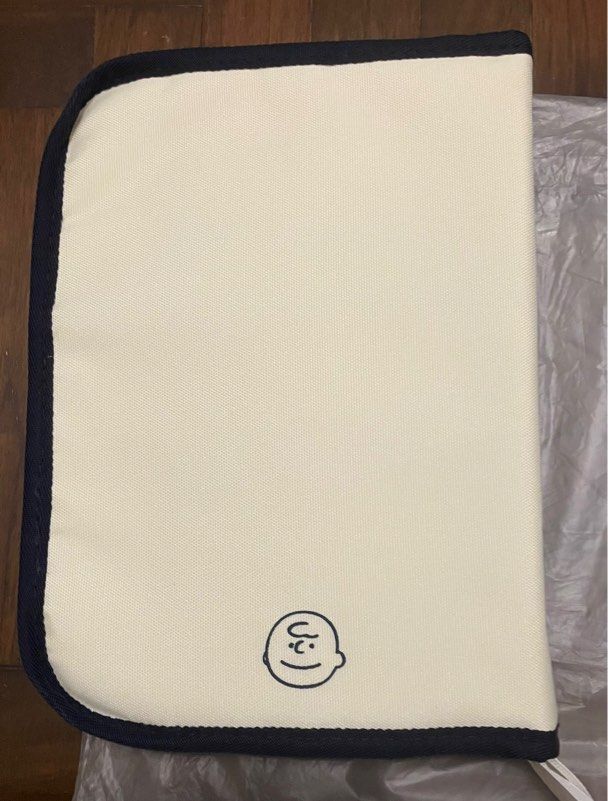 Ipad Pouch/ Case (Category: Other Accessories) located in Singapore. Submitted by chewde (Listing ID 1374480920, Image 3). Description: - brand new never used before - can fit 10.2 inch ipad comfortably - has side pouches for post-its or stationery.