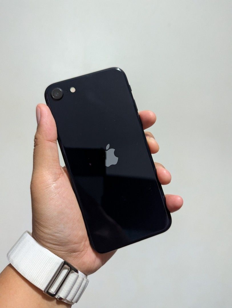iPhone SE 3rd Gen 64gb (Category: iPhone SE Series) located in Cavite. Submitted by jaimosh (Listing ID 1374507563, Image 2). Description: iPhone SE 3rd Gen 64gb Details: - spare phone - super kinis - replaced LCD (bypassed apple logo upon start) - fingerprint working - battery health 85% Comes with: - unit - cord - box Asking price: P8000.
