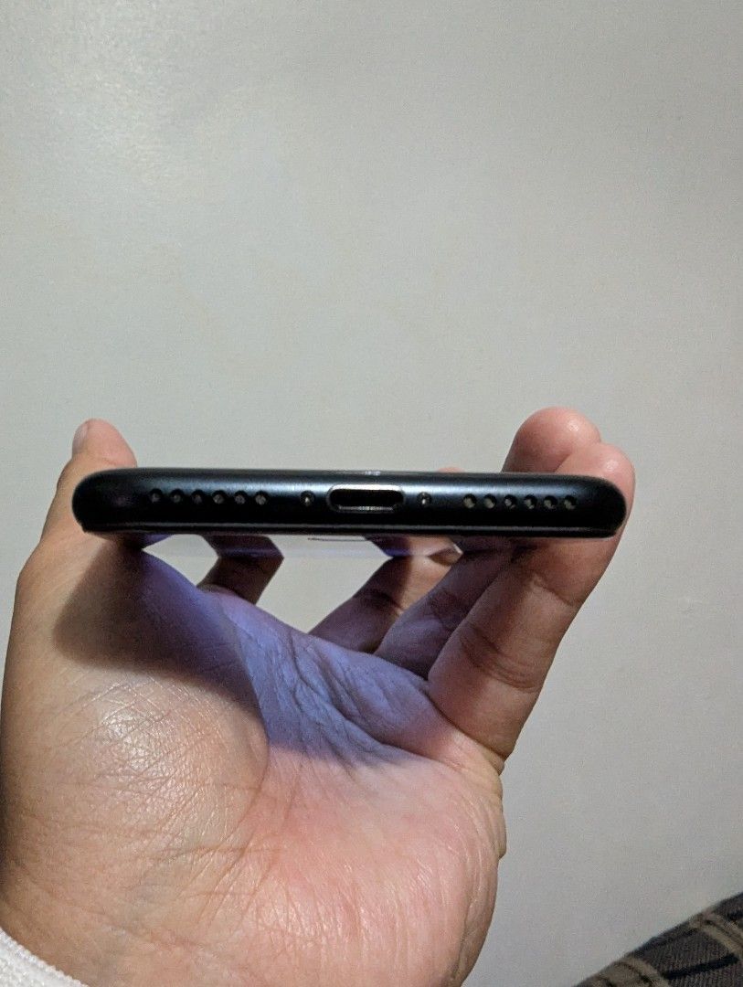 iPhone SE 3rd Gen 64gb (Category: iPhone SE Series) located in Cavite. Submitted by jaimosh (Listing ID 1374507563, Image 3). Description: iPhone SE 3rd Gen 64gb Details: - spare phone - super kinis - replaced LCD (bypassed apple logo upon start) - fingerprint working - battery health 85% Comes with: - unit - cord - box Asking price: P8000.