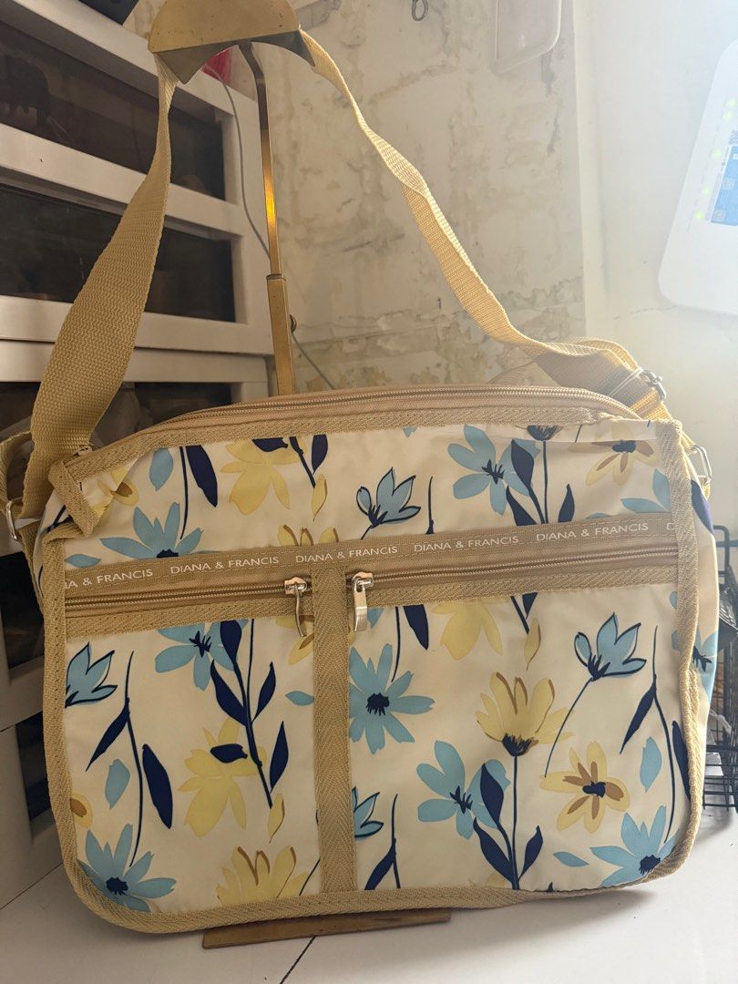 JAPAN BAG BRAND NEW (Category: Luxury Bags & Wallets) located in Rizal. Submitted by candysturtles (Listing ID 1374413393, Image 1). Description: Brand new Made in japan Bought in japan No flaws With tags.