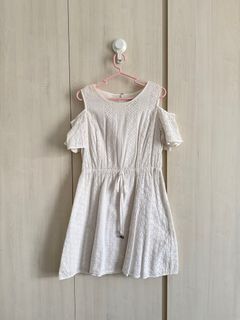 (Category: ) located in . Submitted by nat_qualitypreloved (Listing ID 1374363329, Image 1). Description: .