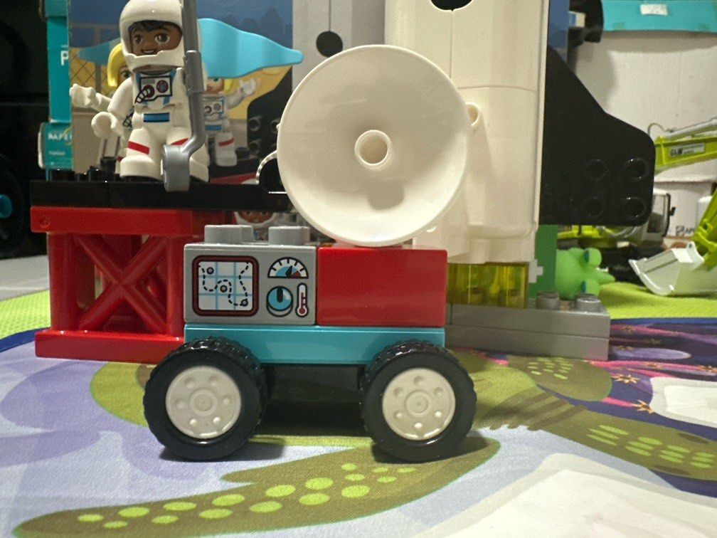 Lego duplo 10944 (Category: Infant Playtime) located in Singapore. Submitted by tdnpbd7mx407230 (Listing ID 1374453949, Image 3). Description: Lego duplo. All pieces intact. Comes with box. .