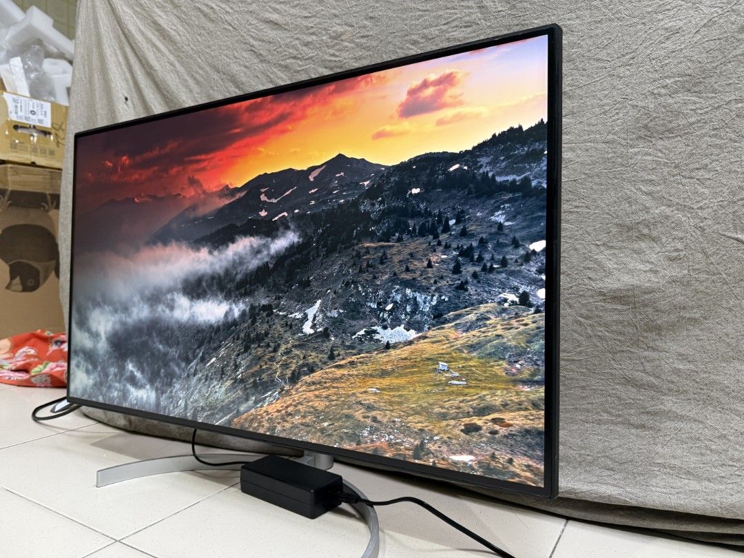 由 joanne_042500 (刊登 ID 1374412844，圖片 3) 提交，位於 台北市 (Taipei) 的 LG 31.5 吋 UltraFine™ 4K UHD Thunderbolt 超高清顯示器原價40900功能正常便宜出售 (類別：LCD 螢幕)，說明：4K 超高清畫面 (3840 x 2160) Nano IPS (DCI-P3 98% ) VESA DisplayHDR™ 600 Thunderbolt™ 3 4K 連接技術 兼容 Mac 四邊纖薄邊框設計 螢幕測試功能正常 可來現場測試 另有其他款式可以挑選 若有運送需求也可幫忙詢價 台北市信義區吳興街 自取現場可測試 確認過來後會提供詳細地址 個人工作室需預約 因放鳥客人太多 若不是當日或隔日取貨 商品保留皆需付定金 付定金需要於壹個月內取走商品 約定取貨日未領貨或取消訂單 則定金不退還。