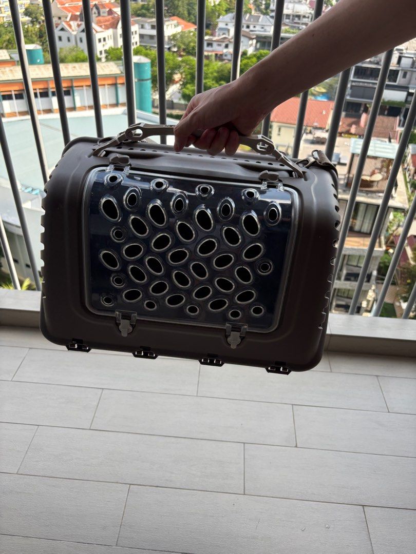 Like new pet (dog/cat) carrier (Category: Homes & Other Pet Accessories) located in Singapore. Submitted by mtzx77 (Listing ID 1374404833, Image 1). Description: Like new pet (dog/cat) carrier self-collect from florence residences.