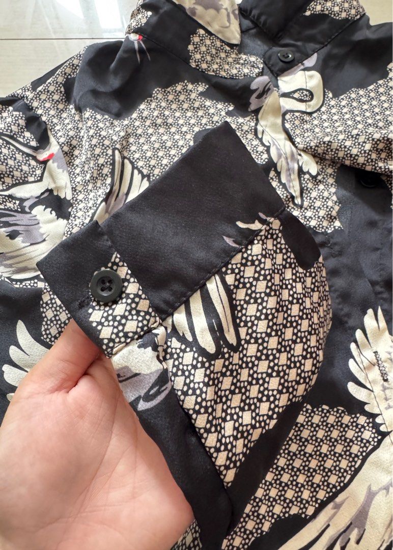 long sleeve japanese crane design (Category: Longsleeves) located in Manila. Submitted by amberabrigo (Listing ID 1374367855, Image 3). Description: has a mix of cotton and silk fabric can do lalamove or jnt ! meetups near UBELT.